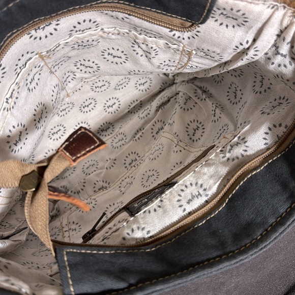 MYRA WOMEN'S floral COWHIDE BACKPACK - Picture 6 of 9